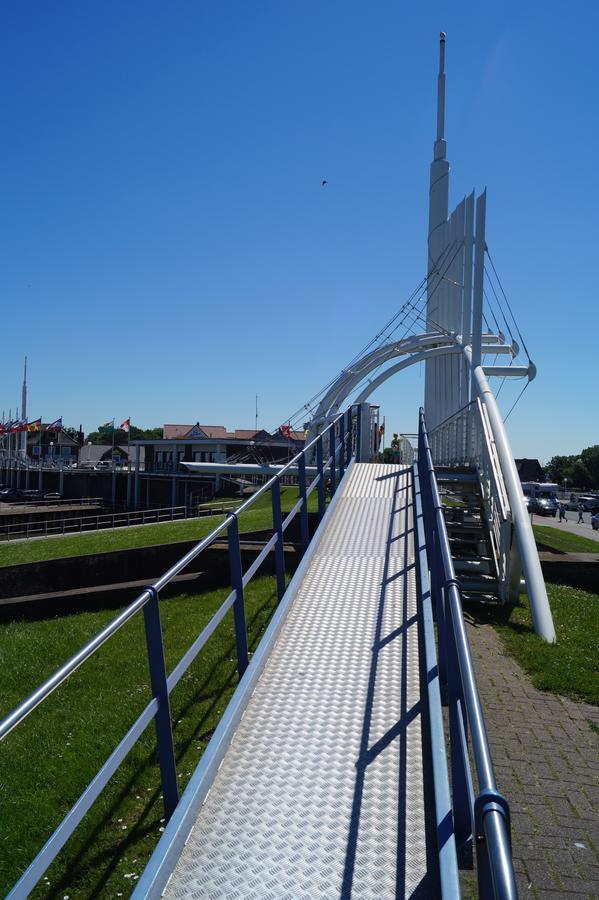 Nordseehotel Benser Hof Am Hafen Bensersiel Exterior foto